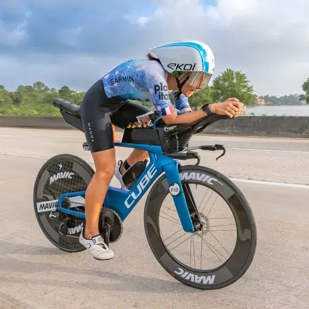 Affiche personnalisée d’un Ironman, avec le parcours natation, vélo et course à pied d’un finisher